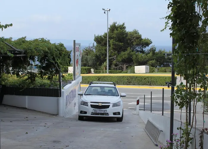 With Parking Space - 6696 Makarska