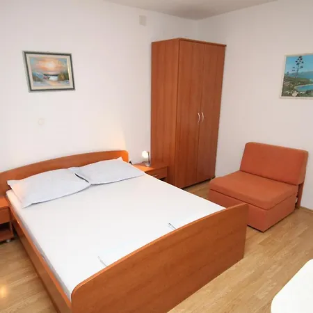 Apartment With Parking Space - 6696 *