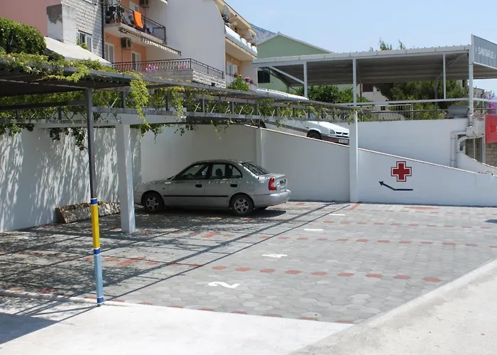 With Parking Space - 6696 Makarska