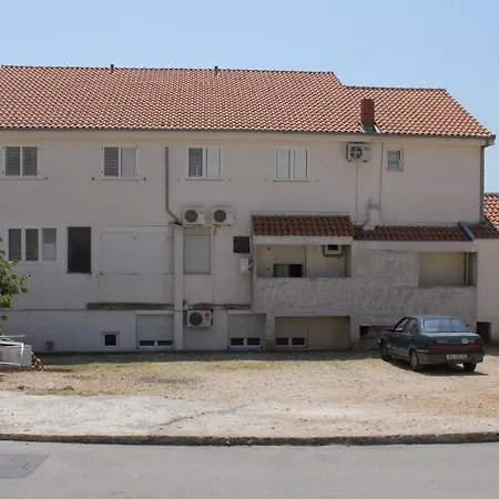 With A Parking Space - 6696 Makarska