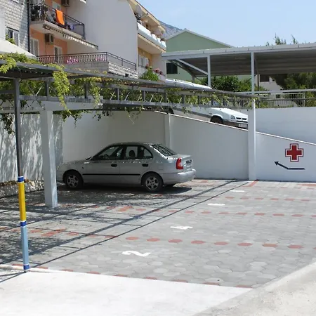 With A Parking Space - 6696 Makarska