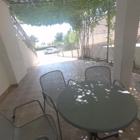 With A Parking Space - 6696
