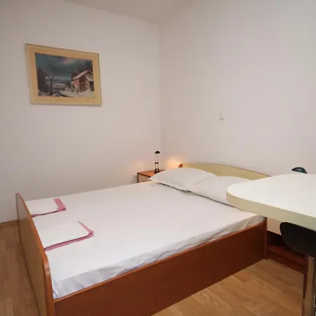 With A Parking Space - 6696 Makarska