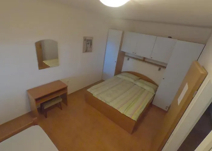 Apartman With Parking Space - 6696 Makarska