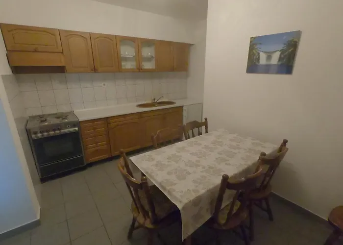 Apartman With Parking Space - 6696 Makarska